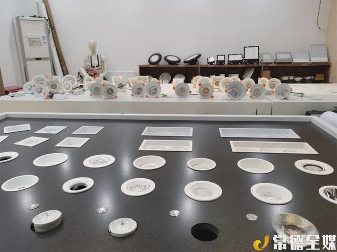 常德人在中山做灯具,卖到了沙特王室